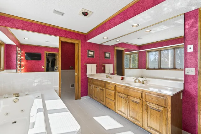 $874,900 | 5480 Maple Ridge Court, Minnetonka, MN 55343