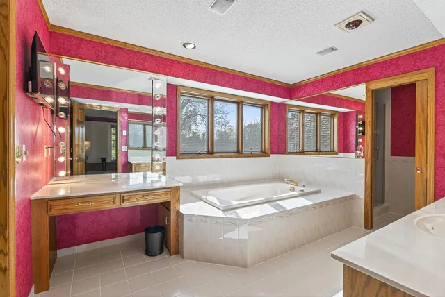 $874,900 | 5480 Maple Ridge Court, Minnetonka, MN 55343