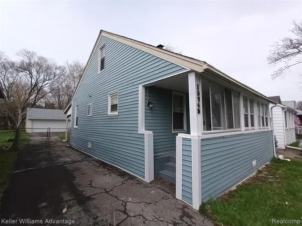 $1,800 | 15345 Sumner, Redford, MI 48239