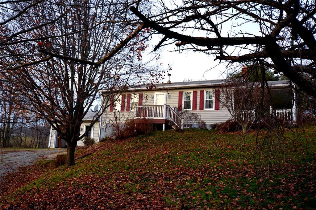 Welcome to 287 Glen Eden Road which is conveniently located near Cranberry Twp.