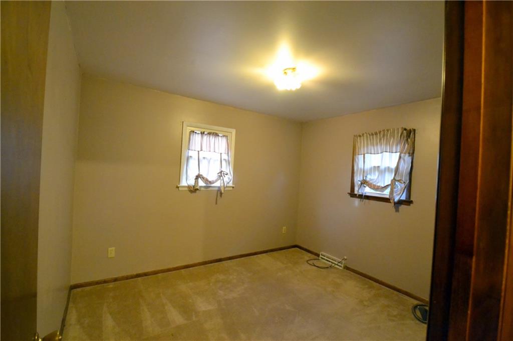 287 Glen Eden Road Rochester, PA 15074 - Photo 6 of 12 Bedroom 1