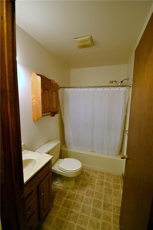 287 Glen Eden Road Rochester, PA 15074 - Photo 7 of 12 Main Floor full bath