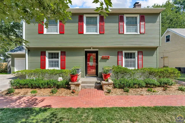 $286,500 | 2012 Southwest Westwood Drive, Topeka, KS 66604
