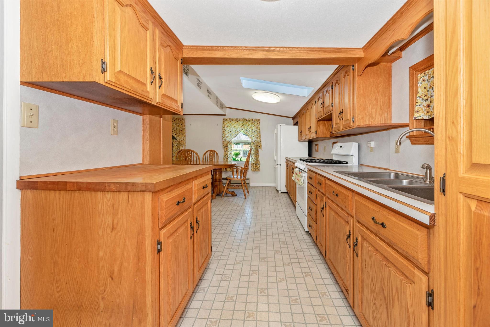 7810 Roddy Creek Road Thurmont, MD 21788 - Photo 11 of 53 Kitchen
