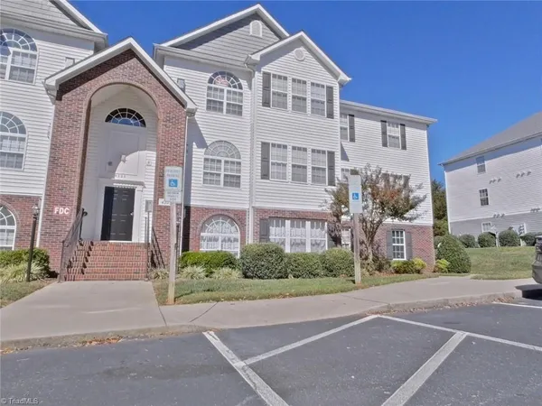 $1,295 | 4325 Cedarcroft Court, Greensboro, NC 27409