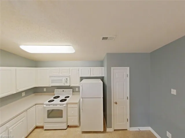 $1,295 | 4325 Cedarcroft Court, Greensboro, NC 27409