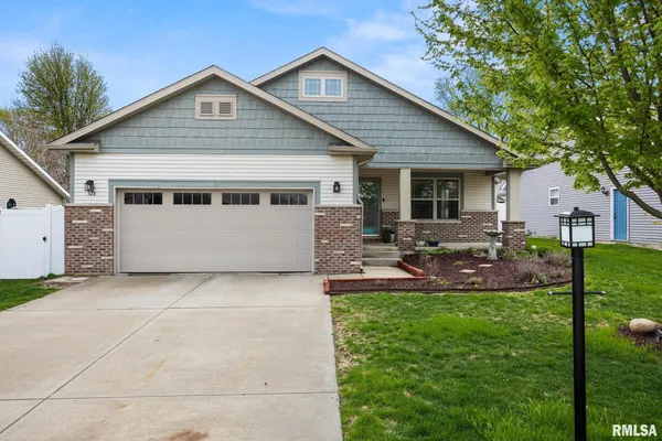 $325,000 | 528 Cottonwood Circle, East Peoria, IL 61611