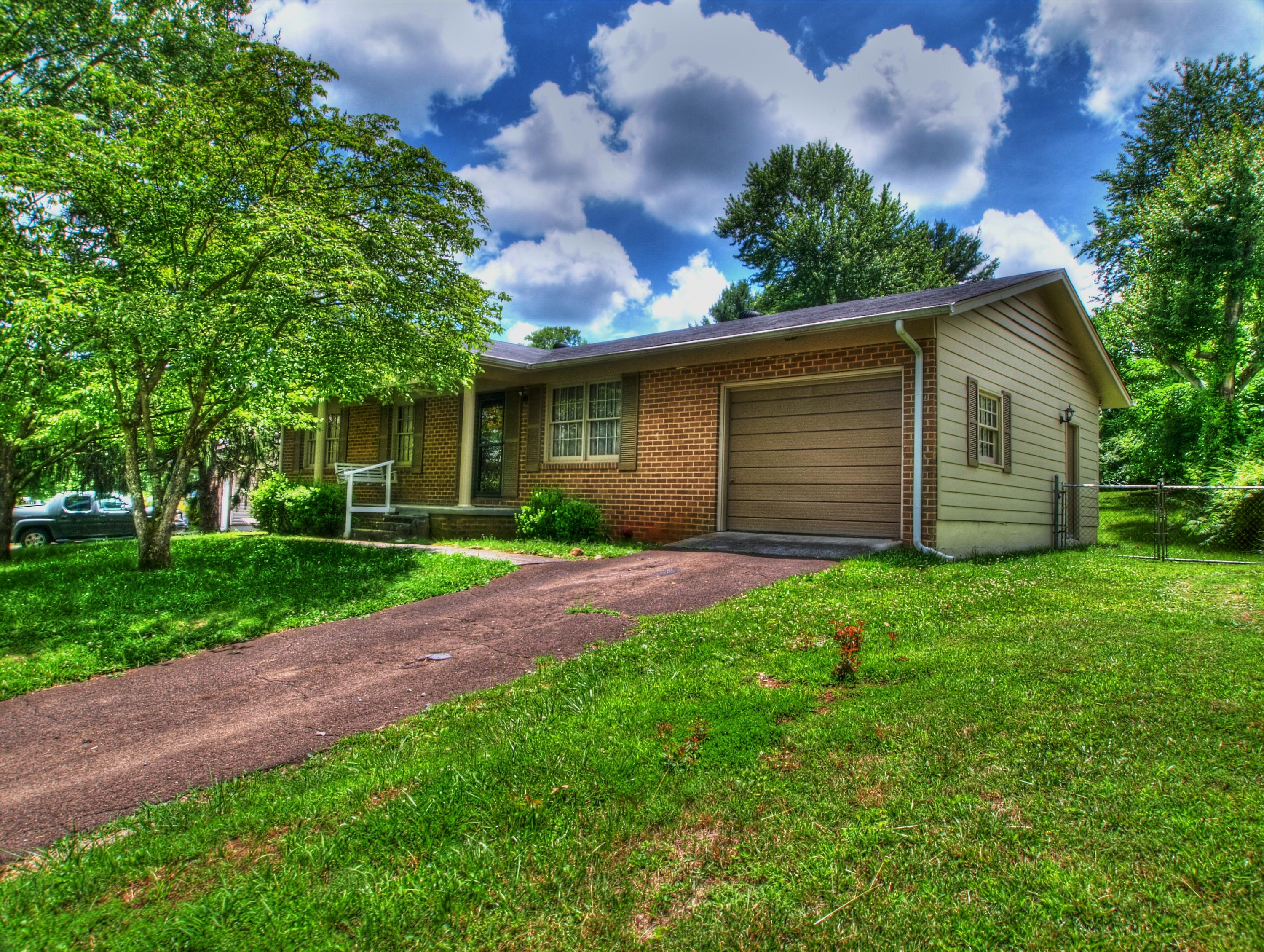 7741 Cranley Road Powell, TN 37849 - Photo 2 of 21 Garage