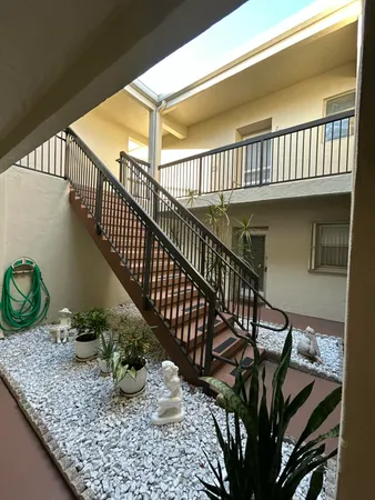 $1,800 | 2540 Boundbrook Boulevard, Unit 205, Palm Springs, FL 33406