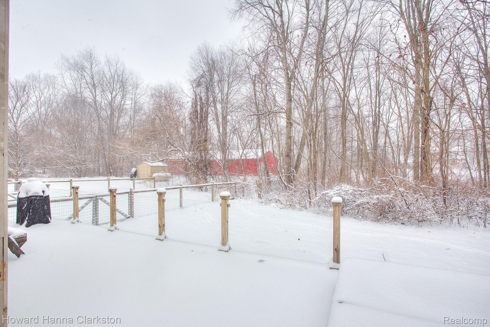 2145 Middle Road Highland, MI 48357 - Photo 9 of 36 10.jpg