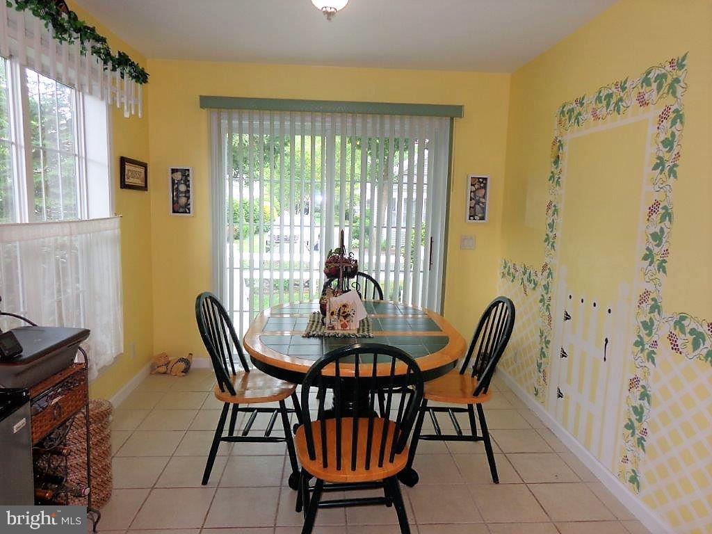 32530 Approach Way, Unit 3252 Millsboro, DE 19966 - Photo 30 of 109 Eat in space in kitchen overlooking backyard
