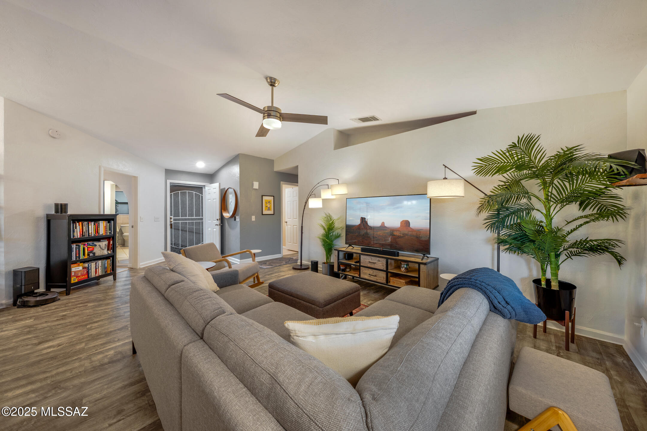 2625 West Flamebrook Road Tucson, AZ 85741 - Photo 4 of 19 Gallery Image 4
