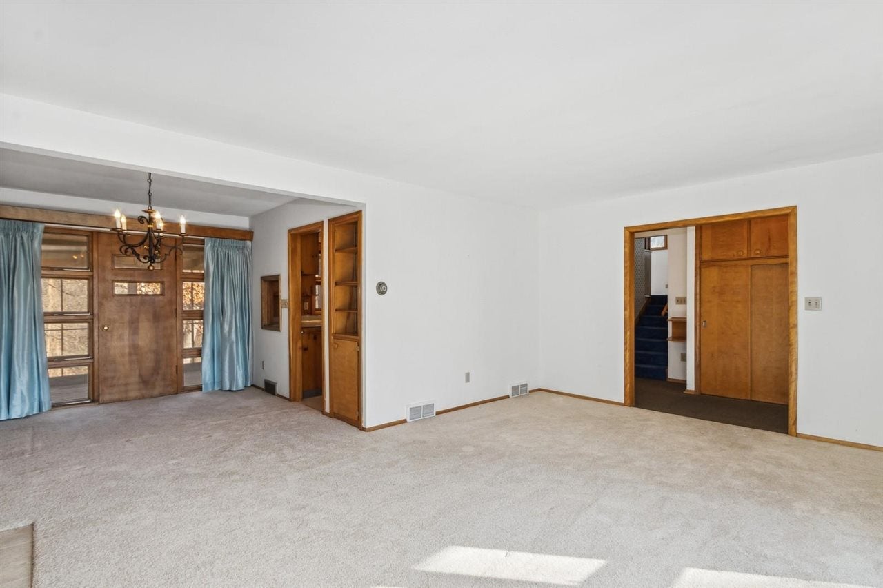 1674 Ridge Road Iowa City, IA 52245 - Photo 4 of 29 Gallery Image 4