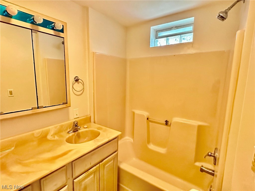 8130 Ravenna Road Painesville, OH 44077 - Photo 13 of 25 Gallery Image 13