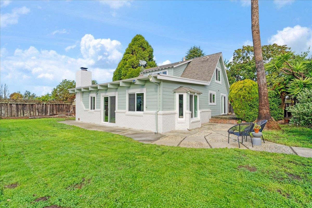 2908 Sandy Lane Santa Cruz, CA 95062 - Photo 21 of 28 a view of a house with a yard and sitting area