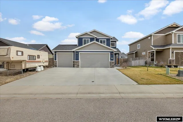 $410,000 | 915 South 6th Avenue, Mills, WY 82644