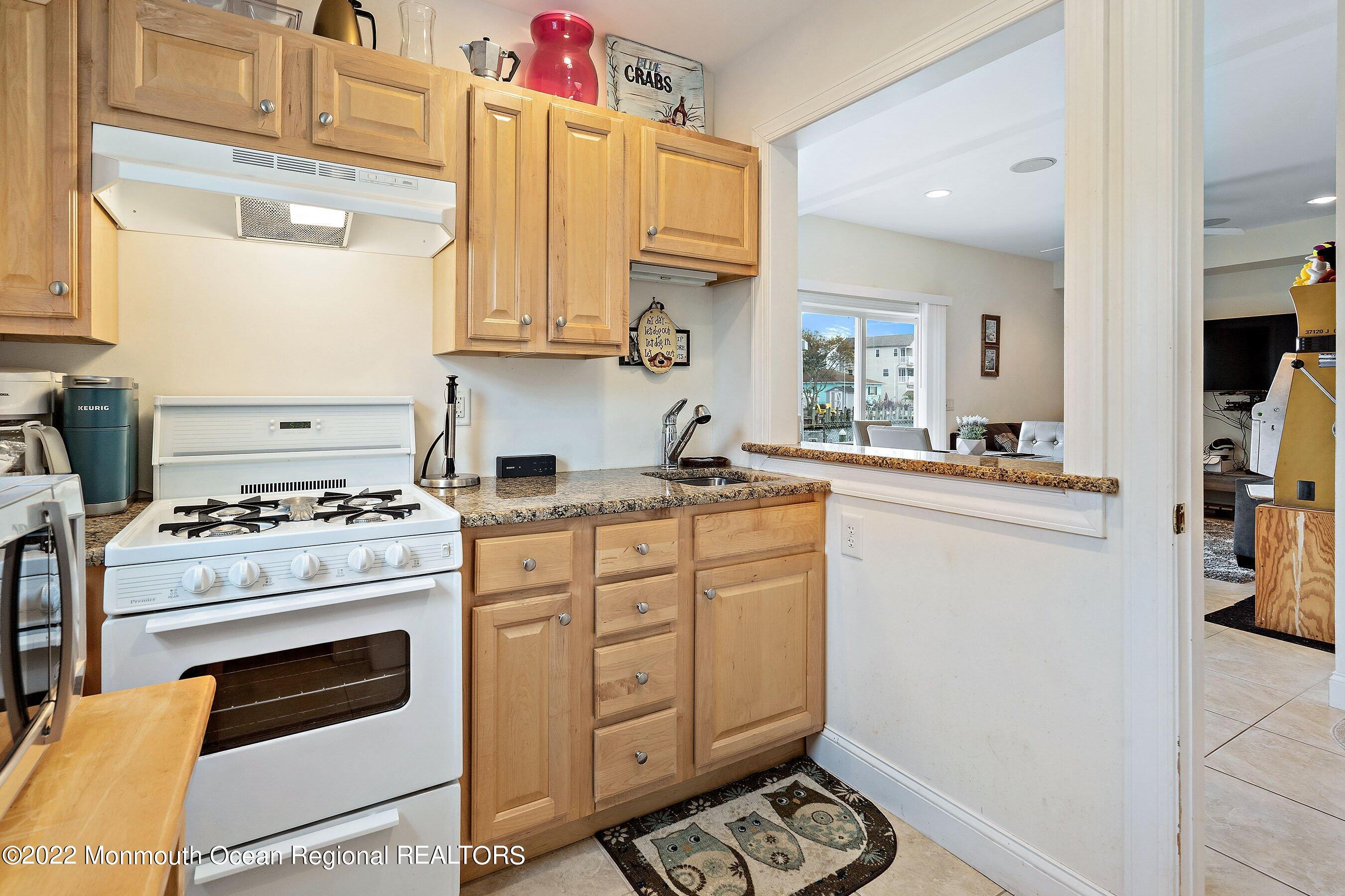 34 Sands Point Road Waretown, NJ 08758 - Photo 12 of 44 12-Int5 Kitchen1