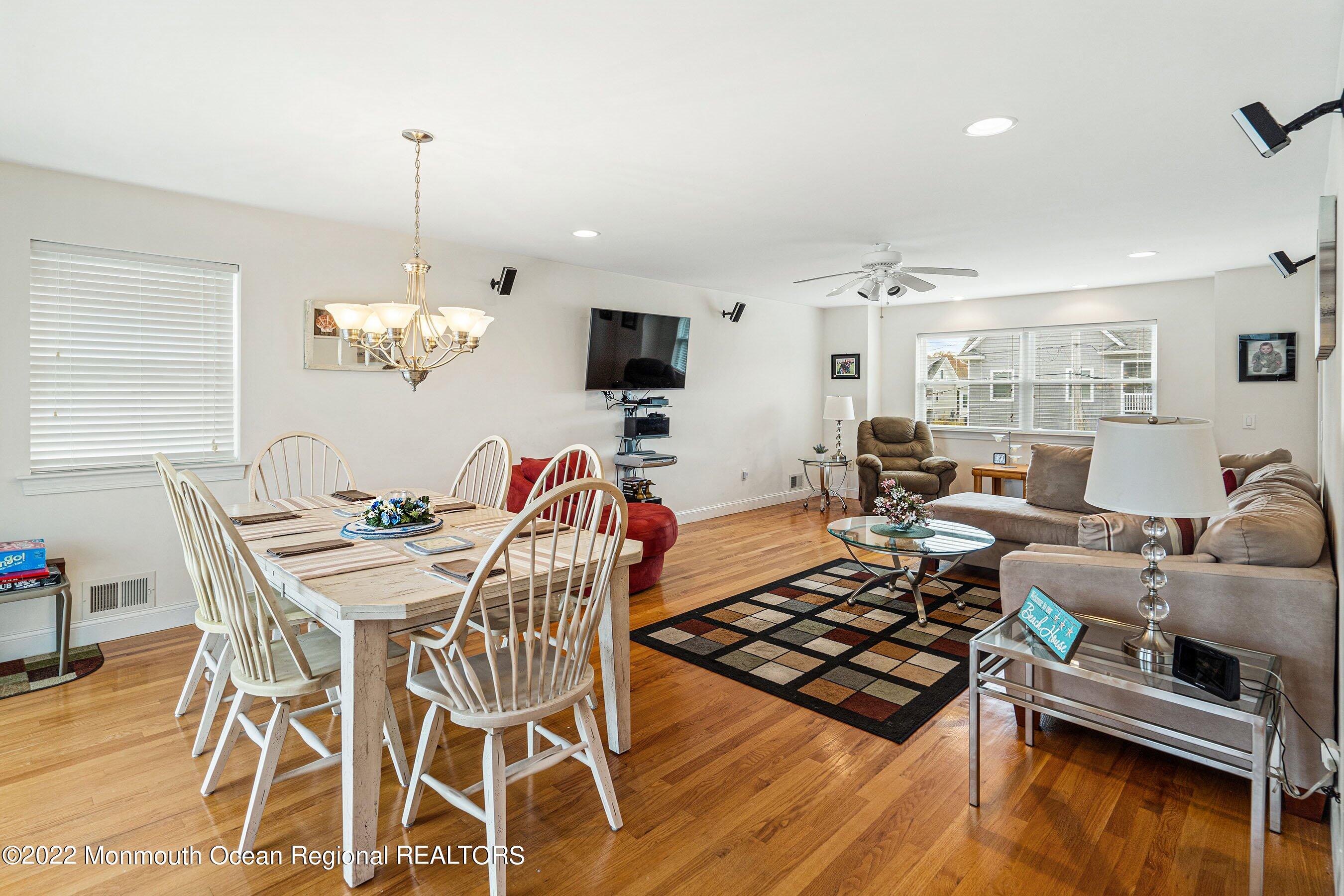 34 Sands Point Road Waretown, NJ 08758 - Photo 20 of 44 21-Int14 DiningLiving