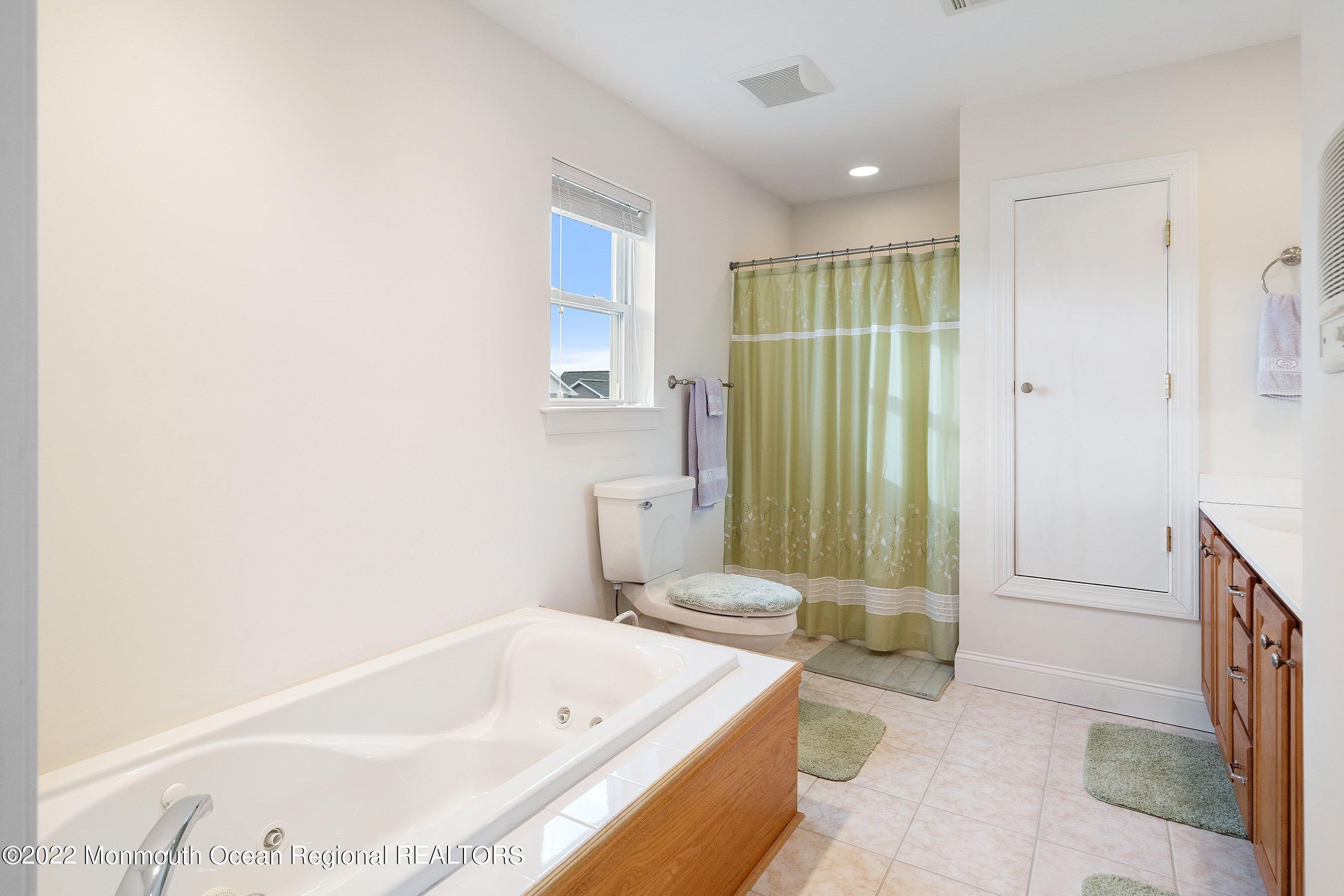 34 Sands Point Road Waretown, NJ 08758 - Photo 34 of 44 34-Int27 Lav4