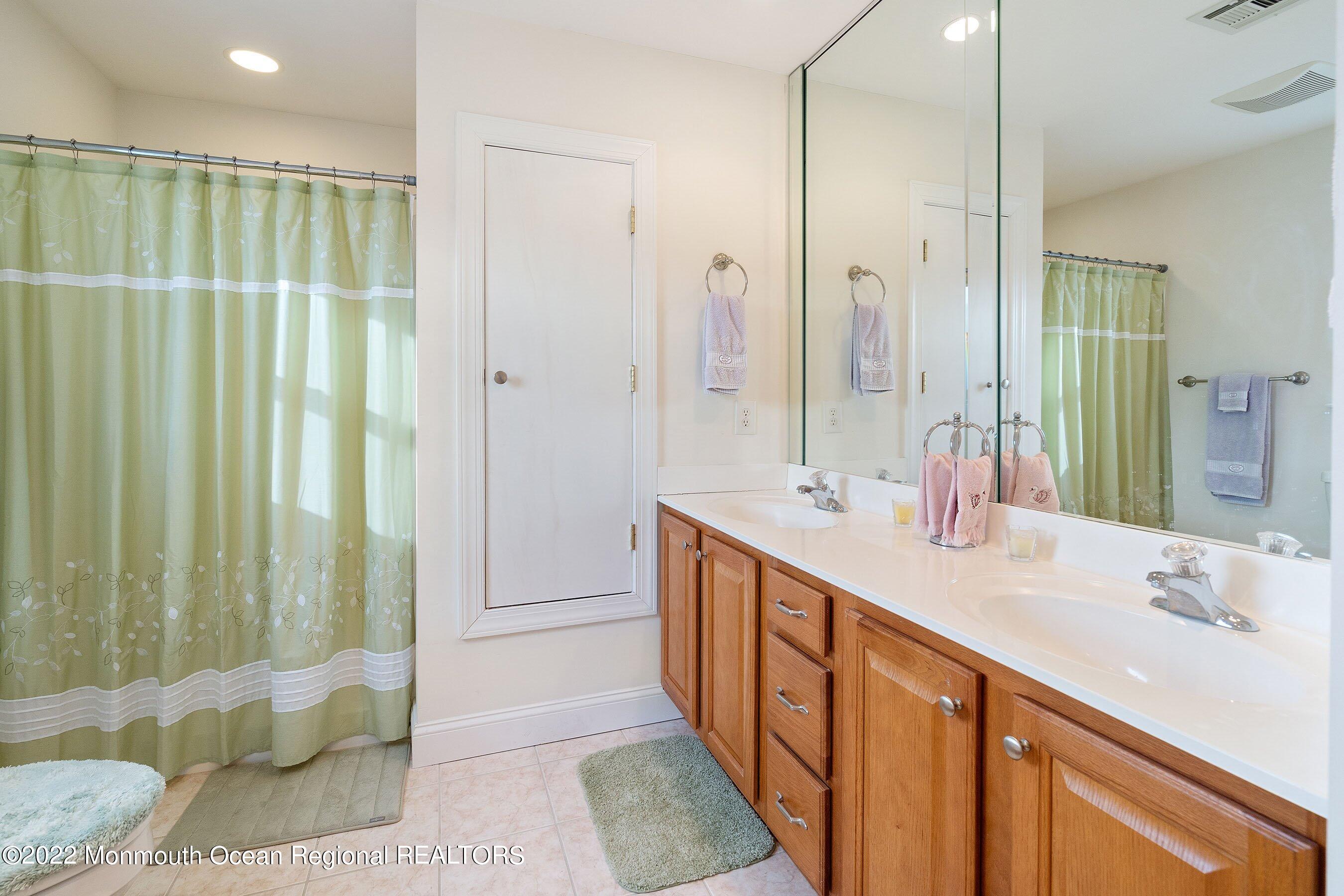 34 Sands Point Road Waretown, NJ 08758 - Photo 35 of 44 35-Int28 Lav4a