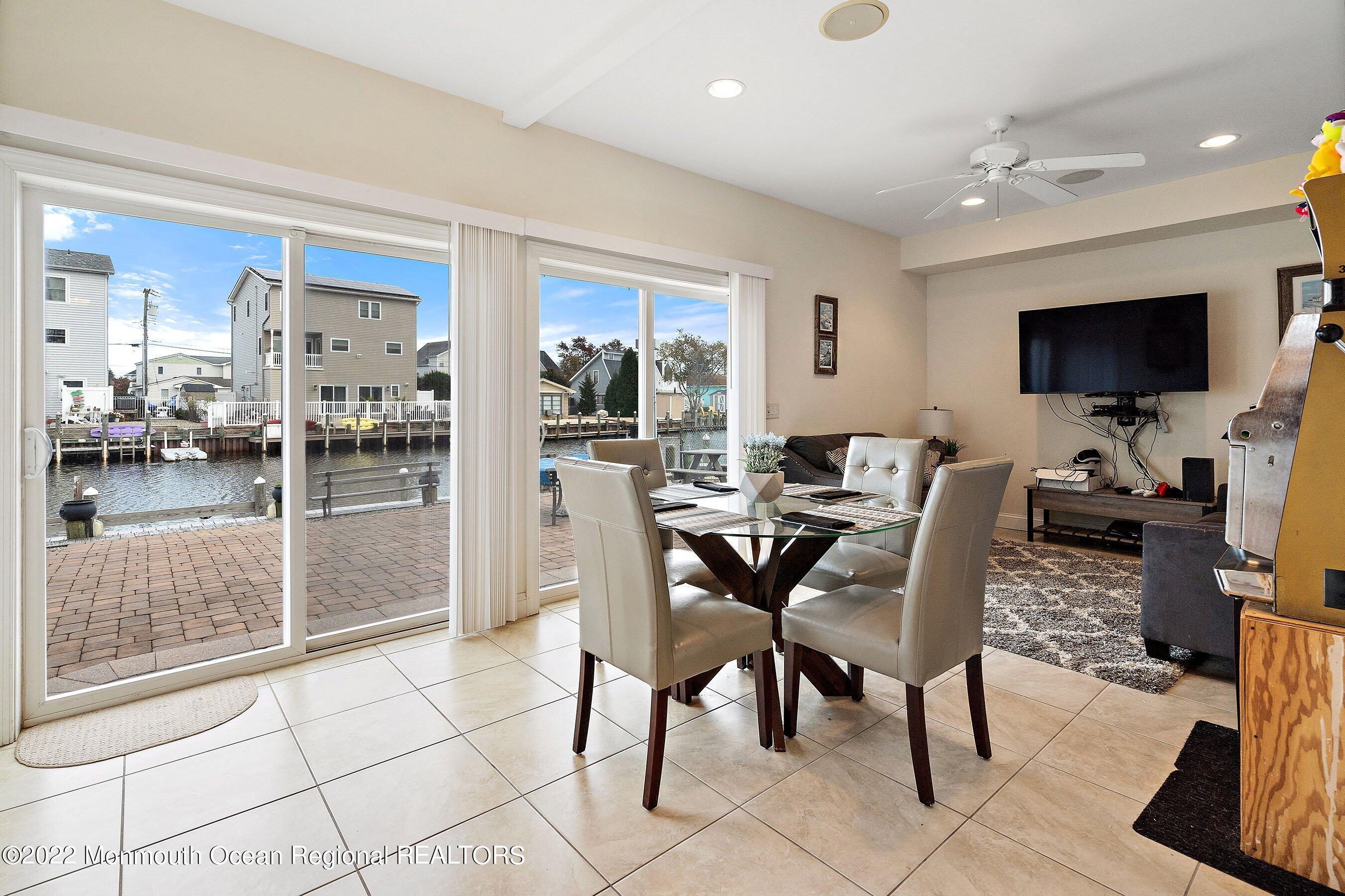 34 Sands Point Road Waretown, NJ 08758 - Photo 9 of 44 09-Int2 Living