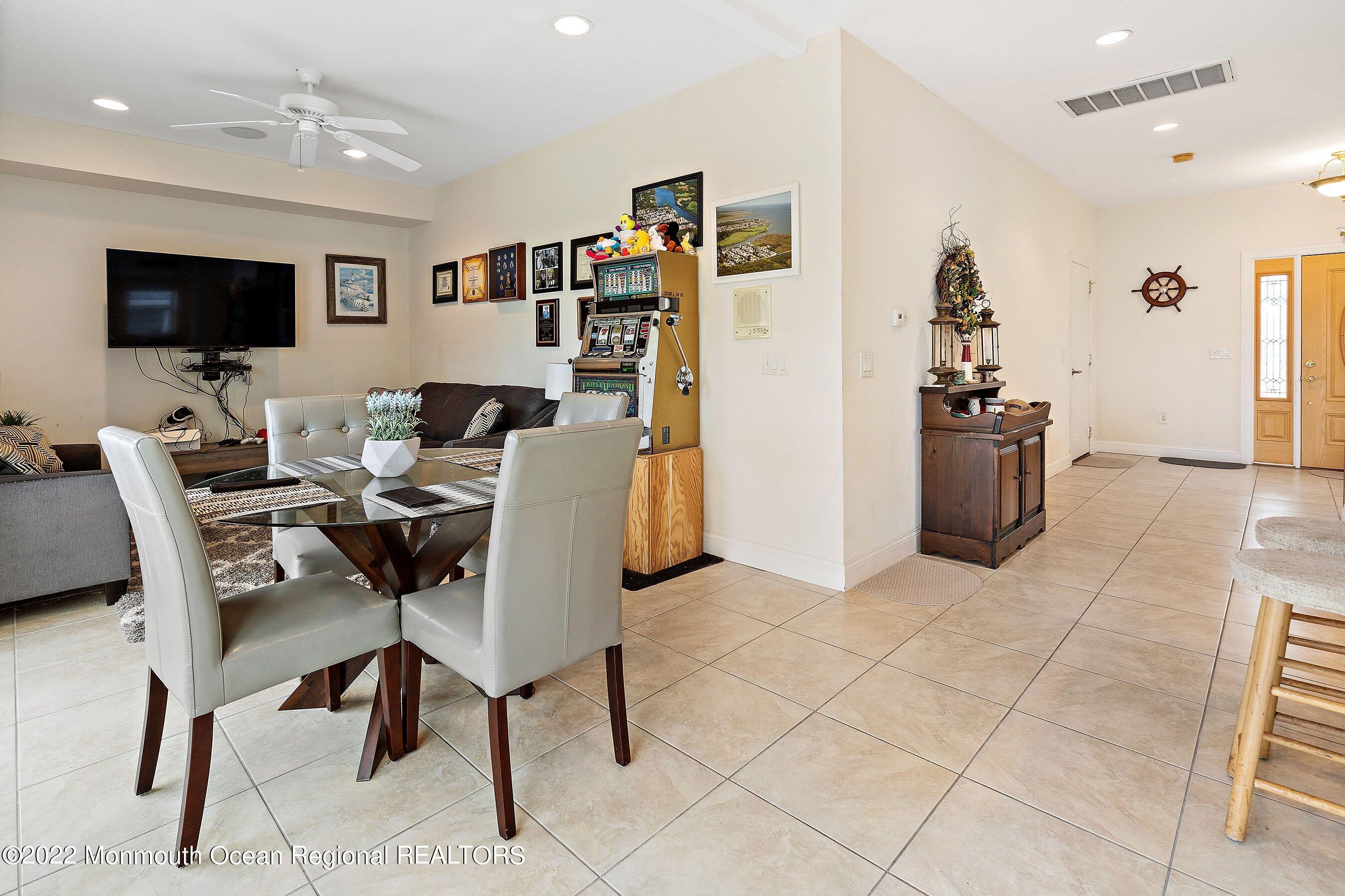 34 Sands Point Road Waretown, NJ 08758 - Photo 10 of 44 10-Int3 Living