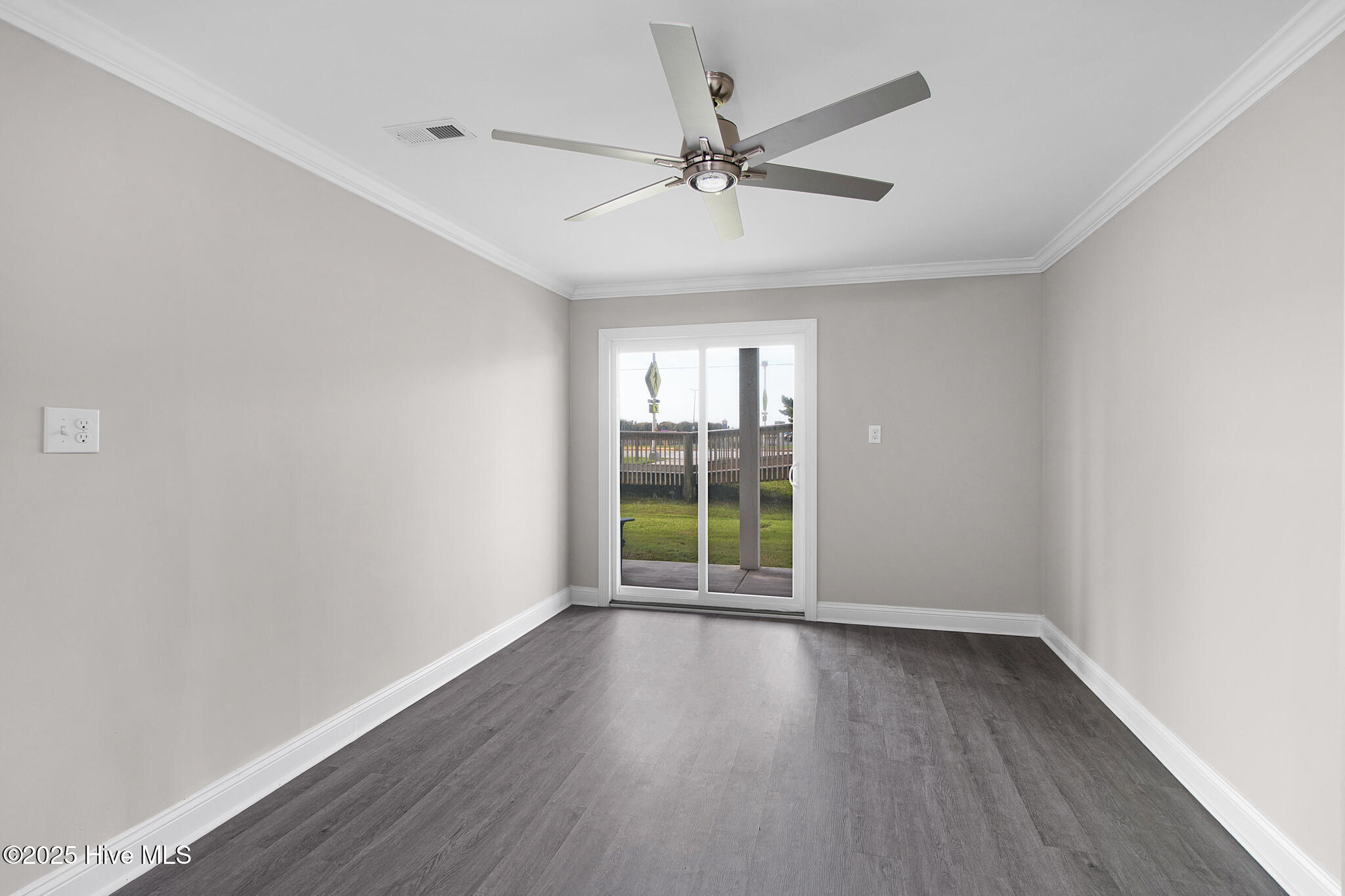 2800 West Fort Macon Road, Unit 13 SEASIDE VILLAS Atlantic Beach, NC 28512 - Photo 25 of 56 Ground floor bedroom