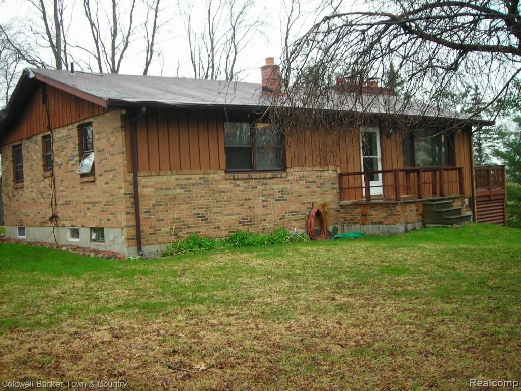 9349 Wiggins Road Howell, MI 48855 - Photo 8 of 31 DSCN2119.jpg