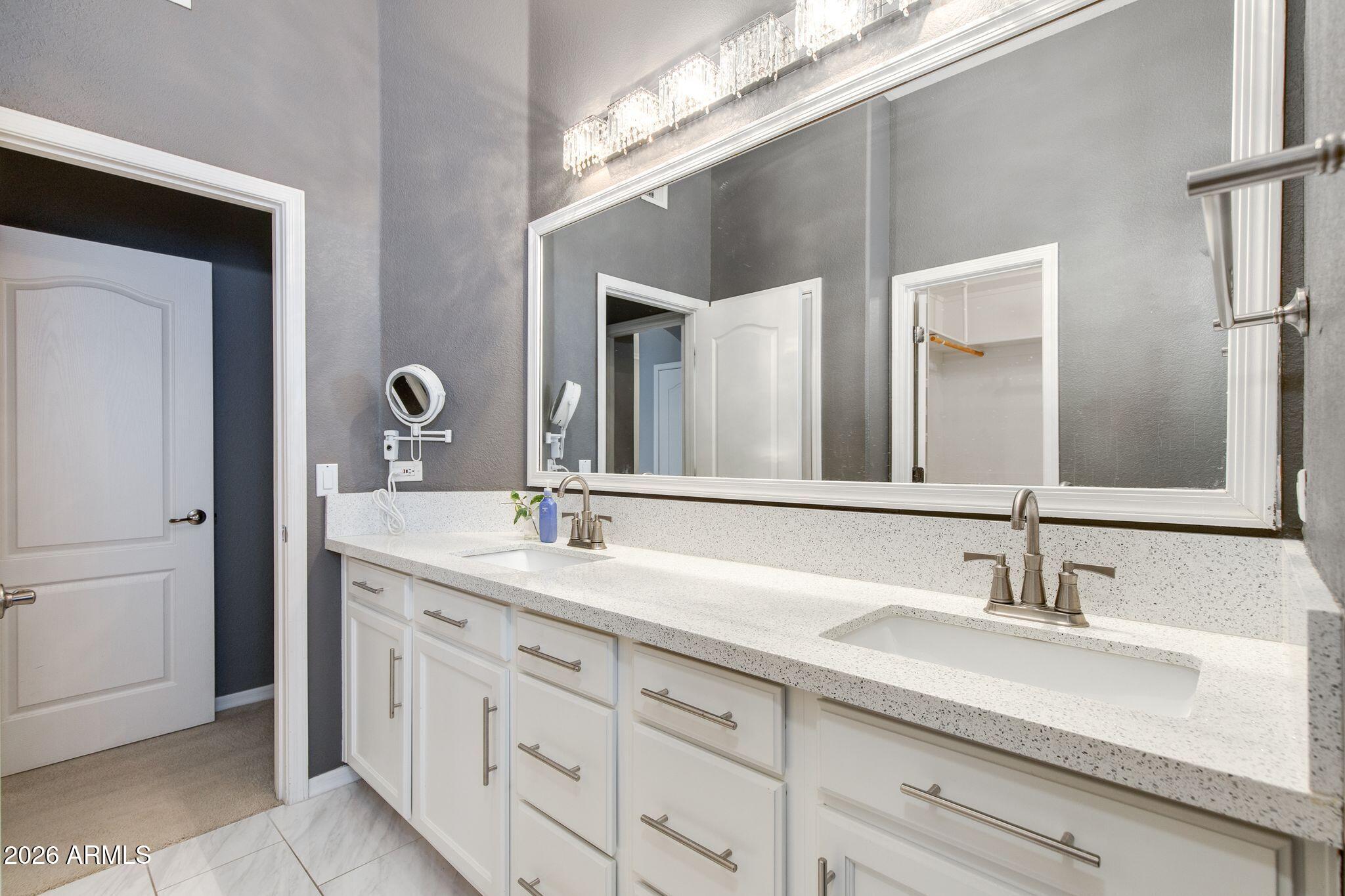 4533 North 22nd Street, Unit 225 Phoenix, AZ 85016 - Photo 12 of 23 Primary Bathroom