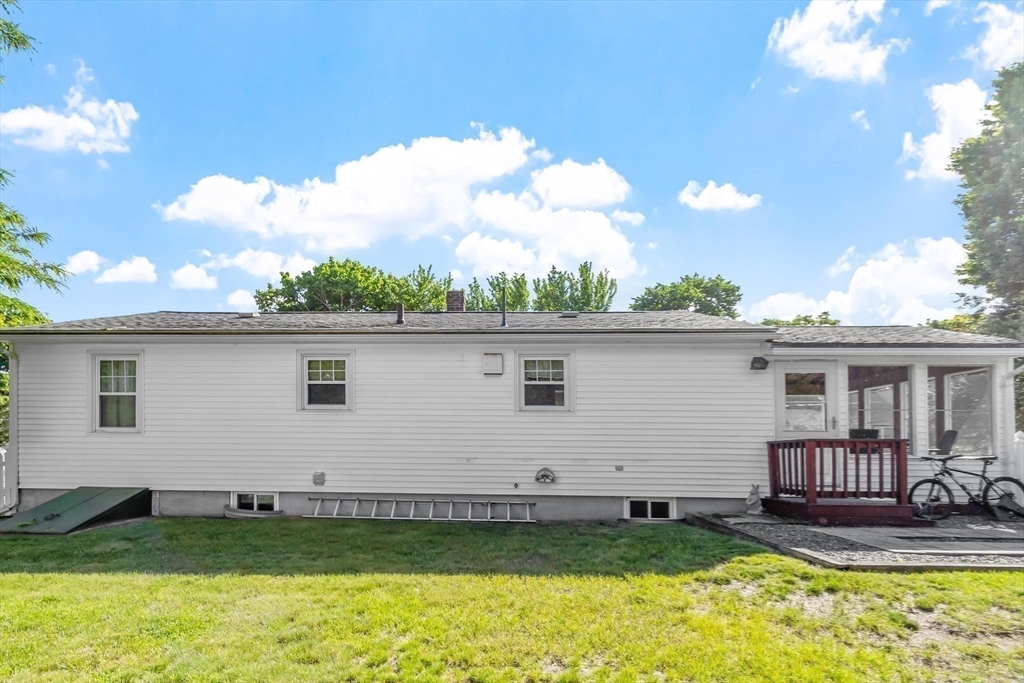 27 Sunset Road Dracut, MA 01826 - Photo 7 of 29