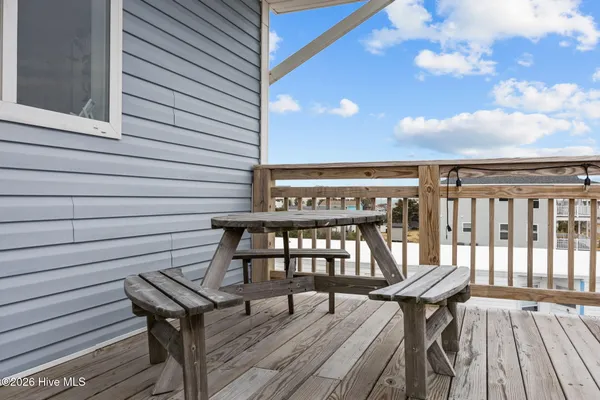 $987,000 | 8020 8th Street, Surf City, NC 28445