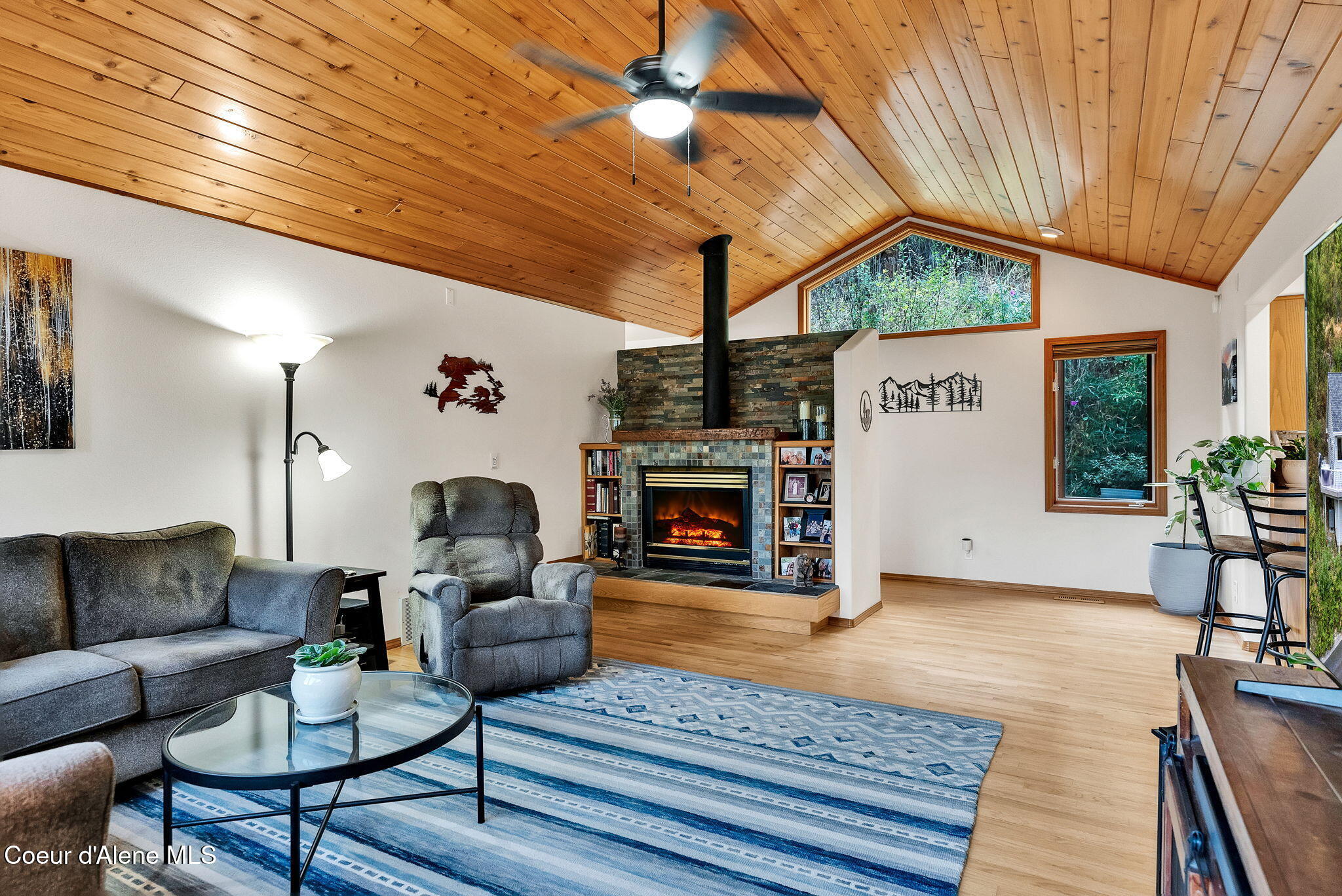 204 North Quail Run Sandpoint, ID 83864 - Photo 17 of 55 Living Room