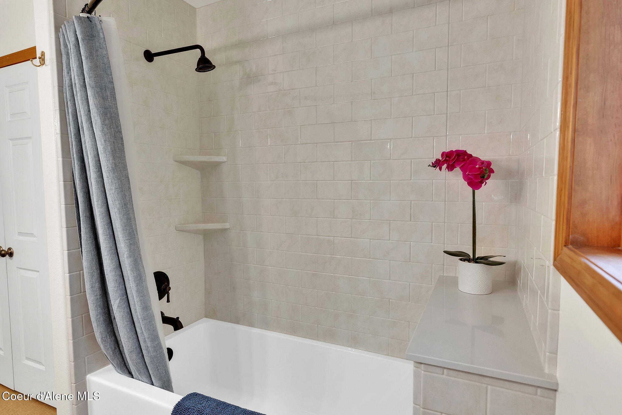 204 North Quail Run Sandpoint, ID 83864 - Photo 20 of 55 Bathroom 2