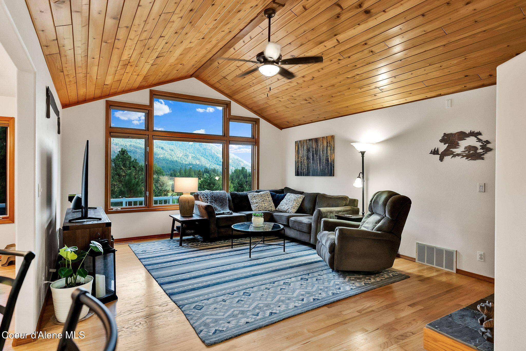 204 North Quail Run Sandpoint, ID 83864 - Photo 3 of 55 Living Room
