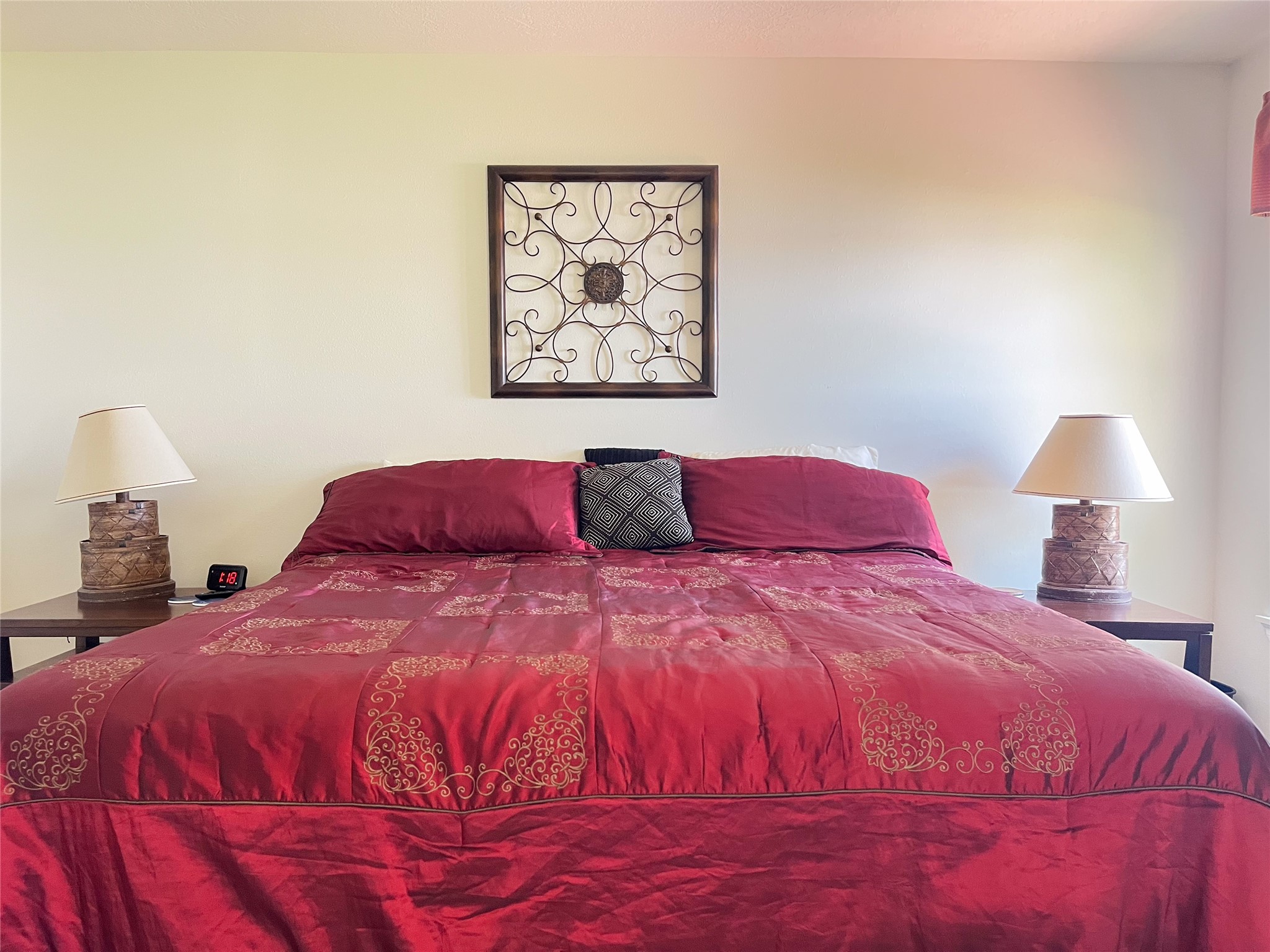 231 Memphis Belle Trinity, TX 75862 - Photo 37 of 47 a bedroom with a bed and a lamp