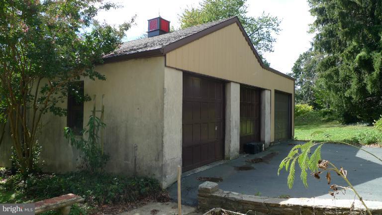 3525 Stansbury Mill Road Phoenix, MD 21131 - Photo 19 of 29 Garage