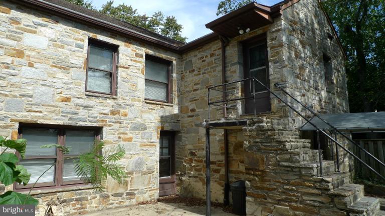 Exterior (Rear)