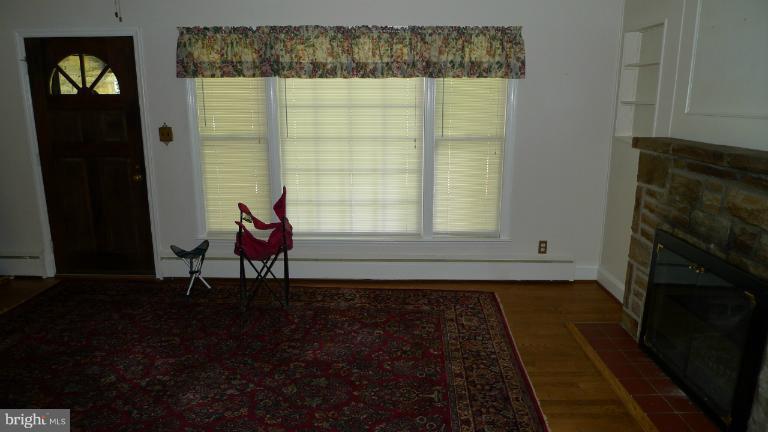 3525 Stansbury Mill Road Phoenix, MD 21131 - Photo 9 of 29 Living Room