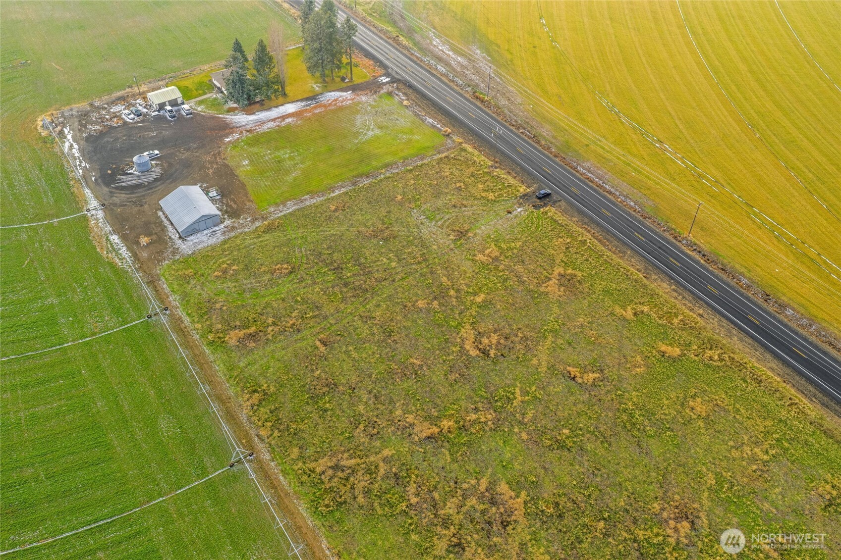 15645 Stratford Road Northeast Moses Lake, WA 98837 - Photo 5 of 20 a view of a bathtub