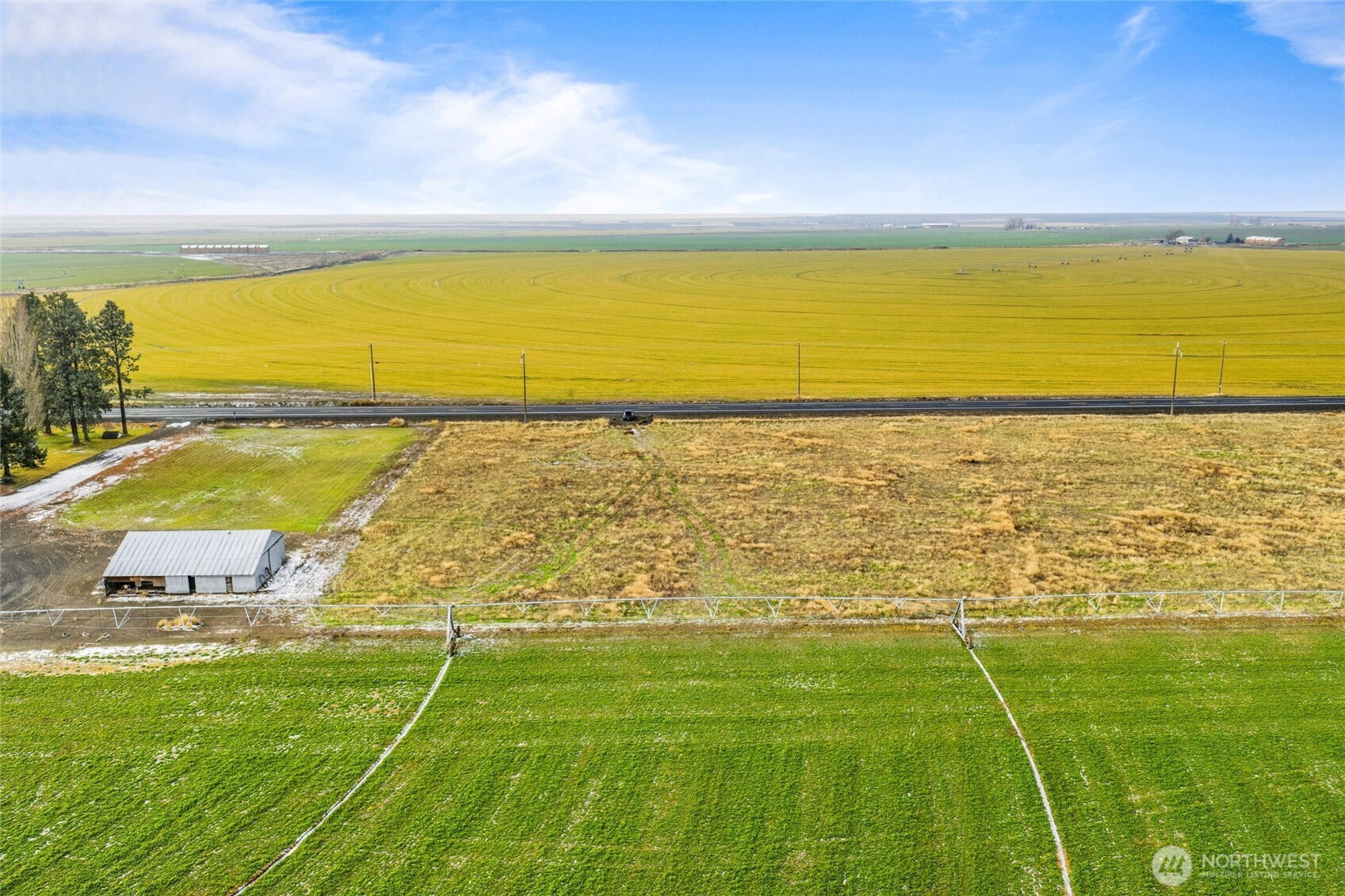 15645 Stratford Road Northeast Moses Lake, WA 98837 - Photo 8 of 20 a view of an ocean from a yard