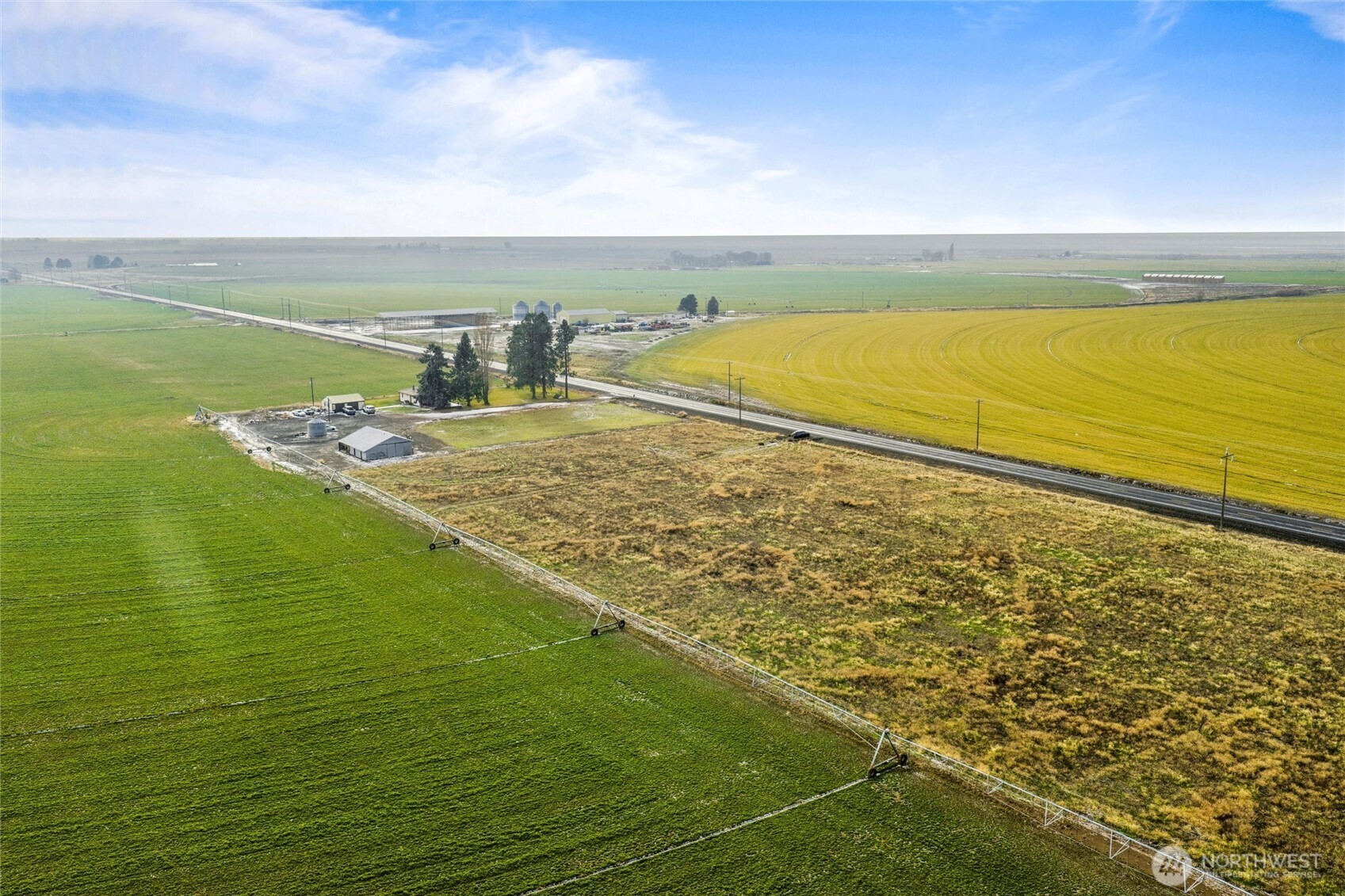 15645 Stratford Road Northeast Moses Lake, WA 98837 - Photo 9 of 20 a view of an ocean and beach
