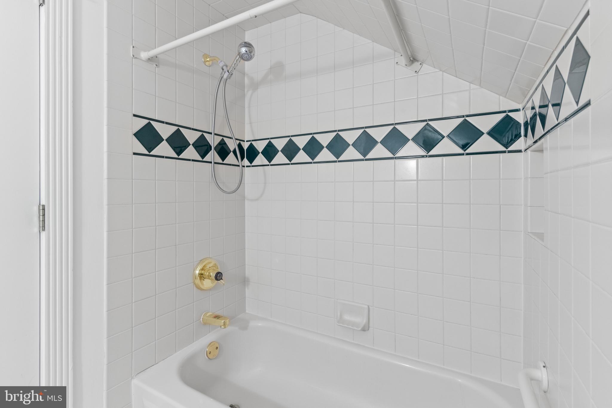 5 Saddleview Lane Doylestown, PA 18902 - Photo 50 of 63 Upstairs bathrooms all have tub and tile