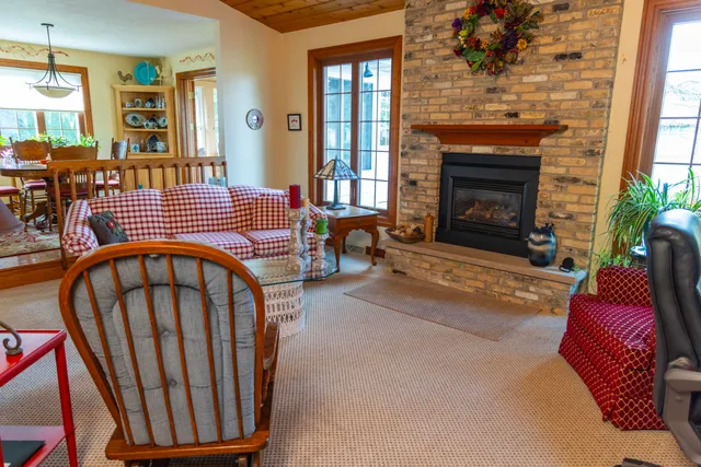 $1 | 306 West Leonard Street, Watertown, WI 53098