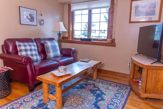 $1 | 306 West Leonard Street, Watertown, WI 53098