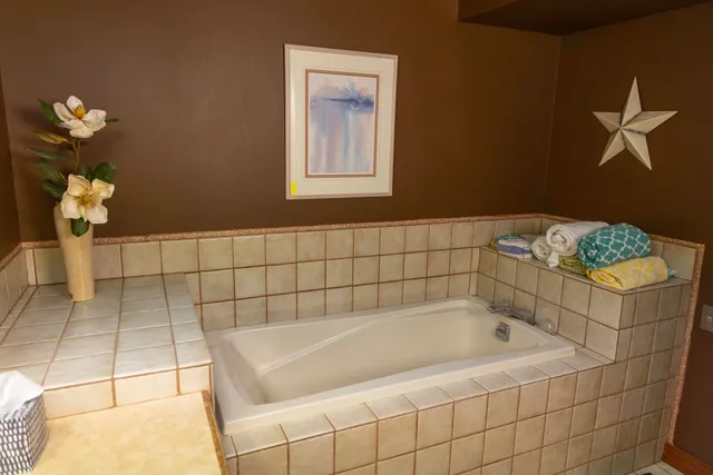 $1 | 306 West Leonard Street, Watertown, WI 53098