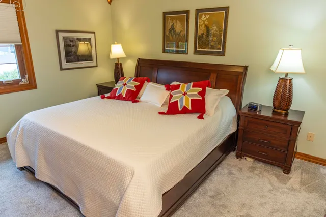 $1 | 306 West Leonard Street, Watertown, WI 53098