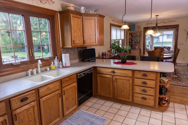 $1 | 306 West Leonard Street, Watertown, WI 53098