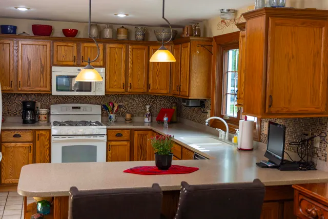 $1 | 306 West Leonard Street, Watertown, WI 53098