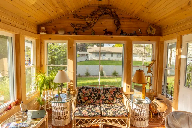 $1 | 306 West Leonard Street, Watertown, WI 53098