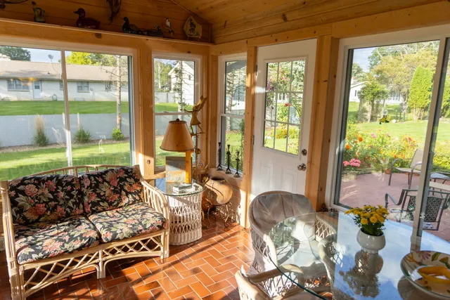 $1 | 306 West Leonard Street, Watertown, WI 53098